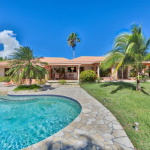 Reine de Saba SXM Terres Basses. Long term rental Lowlands