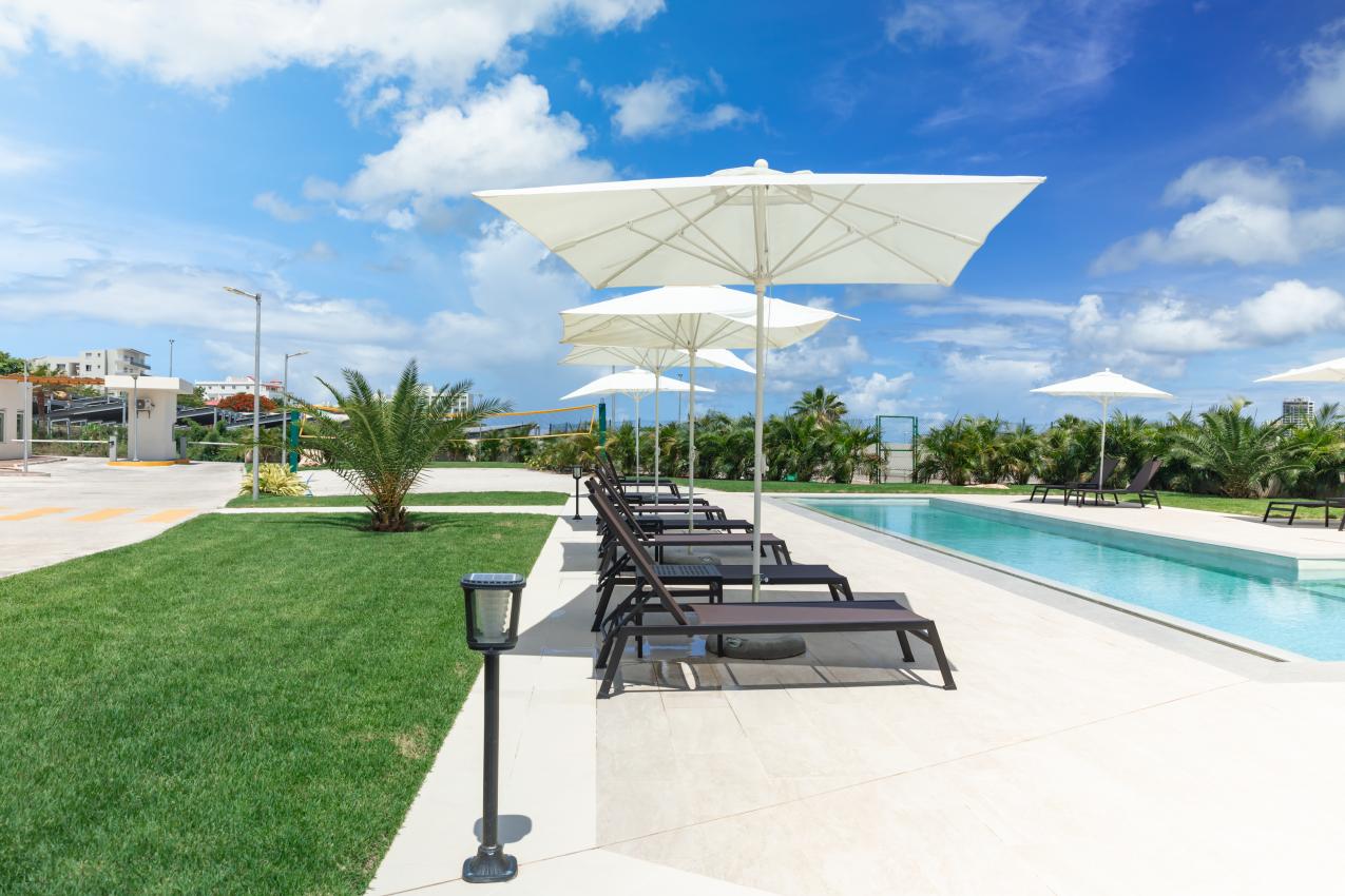 pool lounge chairs 12