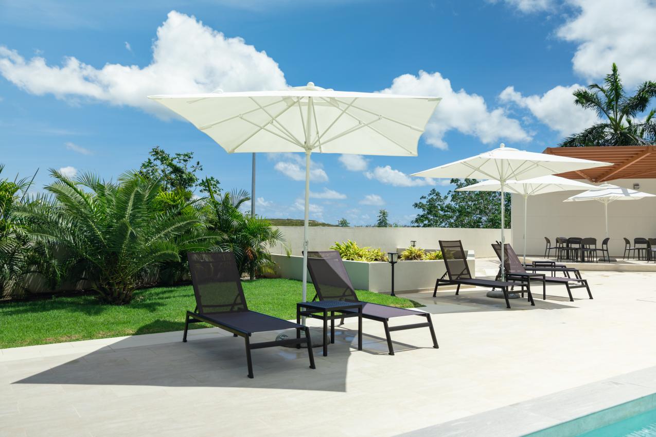 pool lounge chairs 3