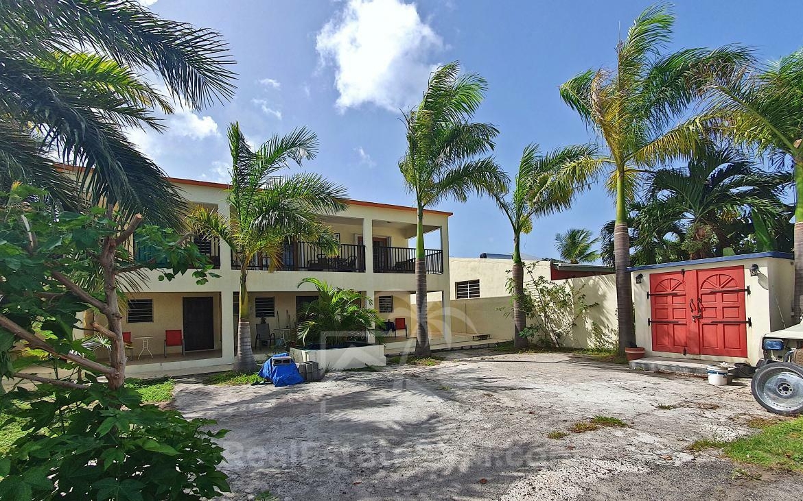 Apartment Building for sale in Sint Maarten, Beacon Hill. 5 studios and one 3-bedroom #366